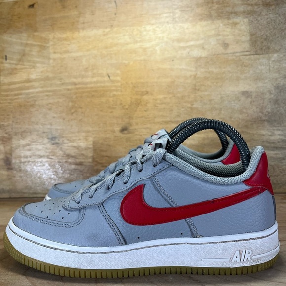Nike Air Force 1 Low Womens Sz 7 (5.5Y) Shoes Sneakers Wolf Grey Red CI1759-002 - Picture 4 of 10